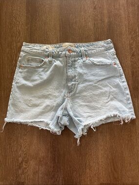 Vintage Midi Universal Thread 🧵 Light Wash Denim Cutoff Shorts
